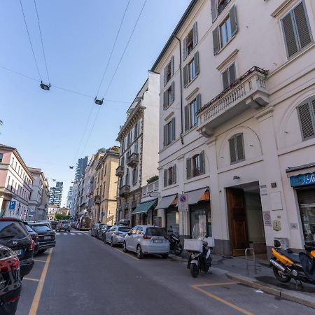 The Best Rent - Gorgeous Two-Bedroom Apartment In Porta Nuova District Milão Exterior foto