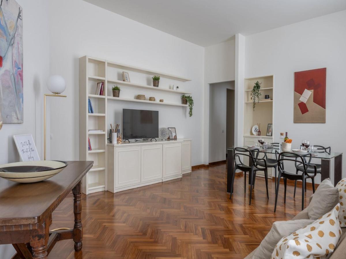 The Best Rent - Gorgeous Two-Bedroom Apartment In Porta Nuova District Milão Exterior foto