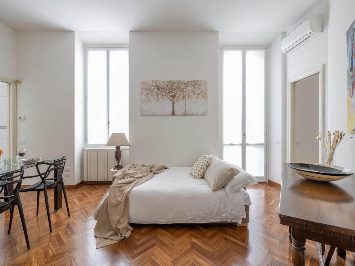 The Best Rent - Gorgeous Two-Bedroom Apartment In Porta Nuova District Milão Exterior foto