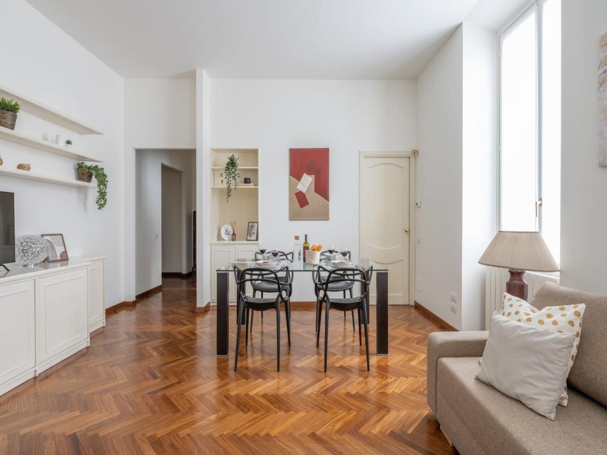 The Best Rent - Gorgeous Two-Bedroom Apartment In Porta Nuova District Milão Exterior foto