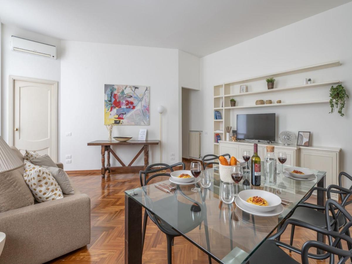 The Best Rent - Gorgeous Two-Bedroom Apartment In Porta Nuova District Milão Exterior foto