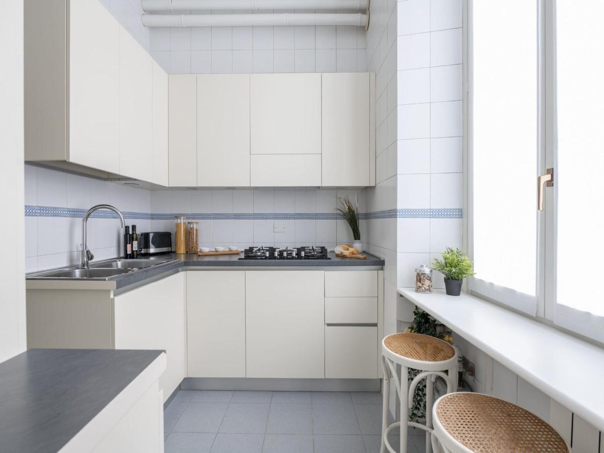 The Best Rent - Gorgeous Two-Bedroom Apartment In Porta Nuova District Milão Exterior foto